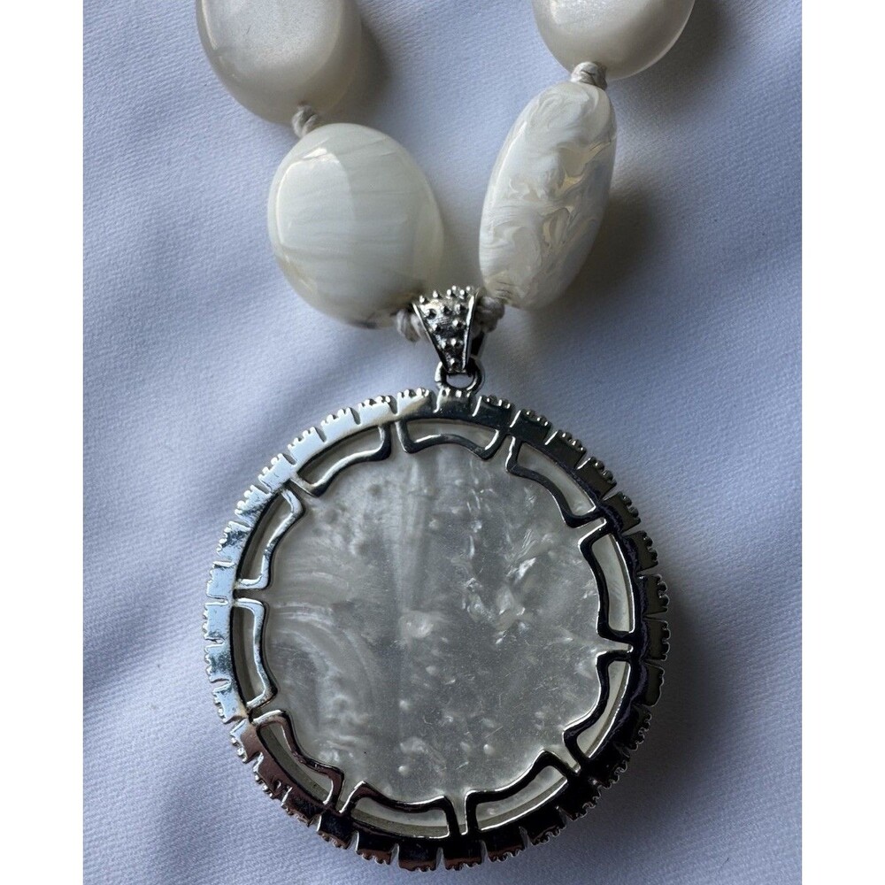 Chicos White Beaded Pendant Necklace Oversized Mother Of Pearl Statement - Picture 6 of 8
